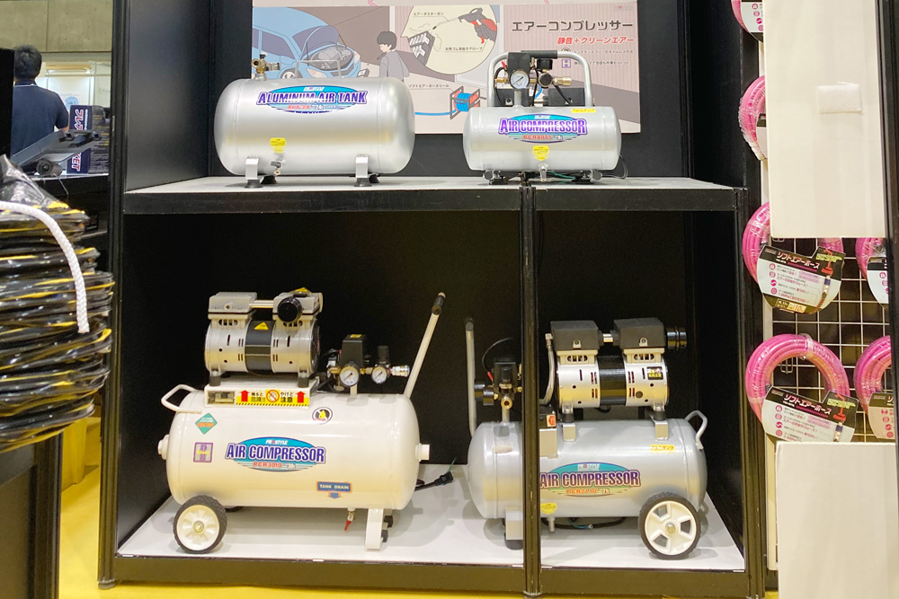 コンプレッサーも展示されています。